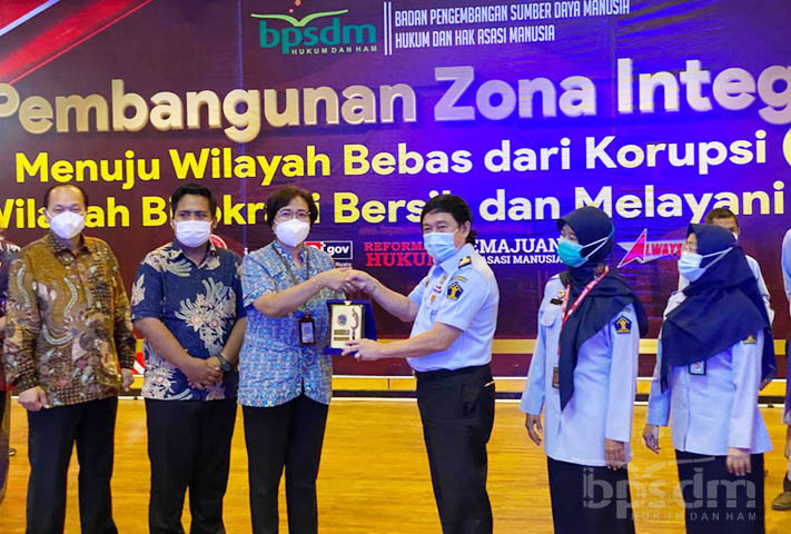 penkom09032021a