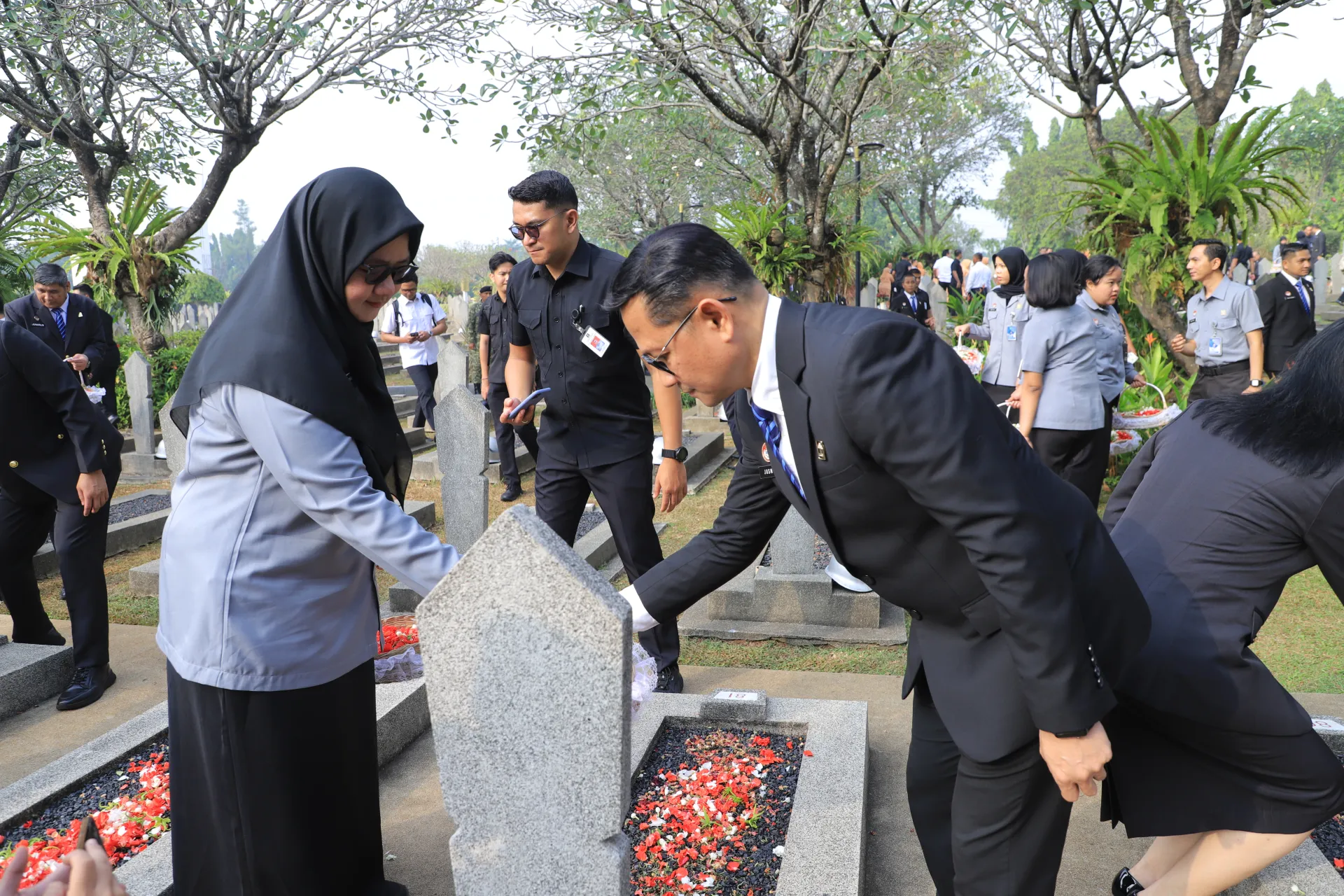 Tabur Bunga Hari Pengayoman ke-81: Mengenang Jasa Pahlawan, Meneguhkan Semangat Pengabdian