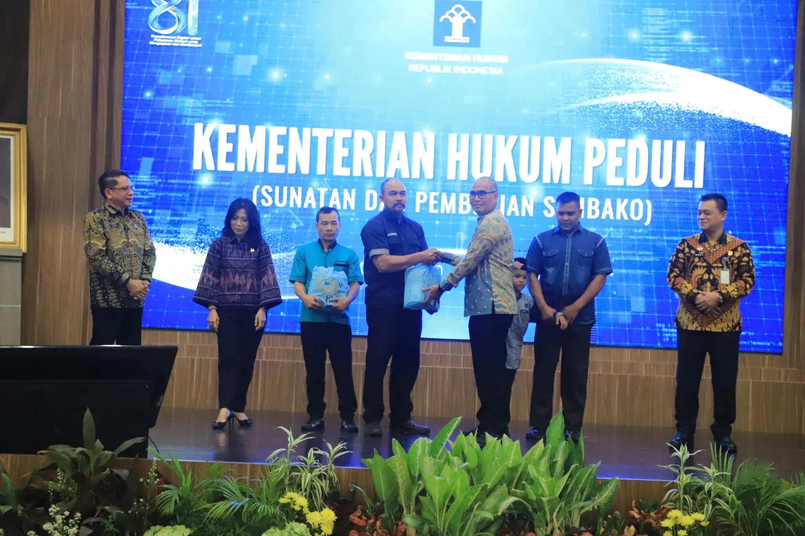 Bantuan Sosial dan Sunatan Gratis