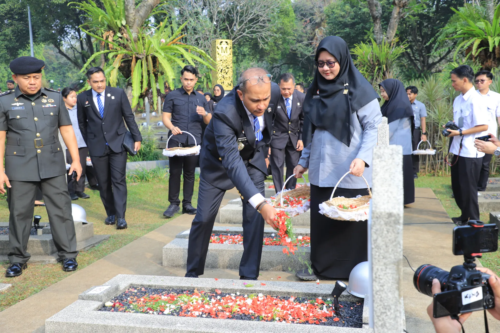 Tabur Bunga Hari Pengayoman ke-81: Mengenang Jasa Pahlawan, Meneguhkan Semangat Pengabdian