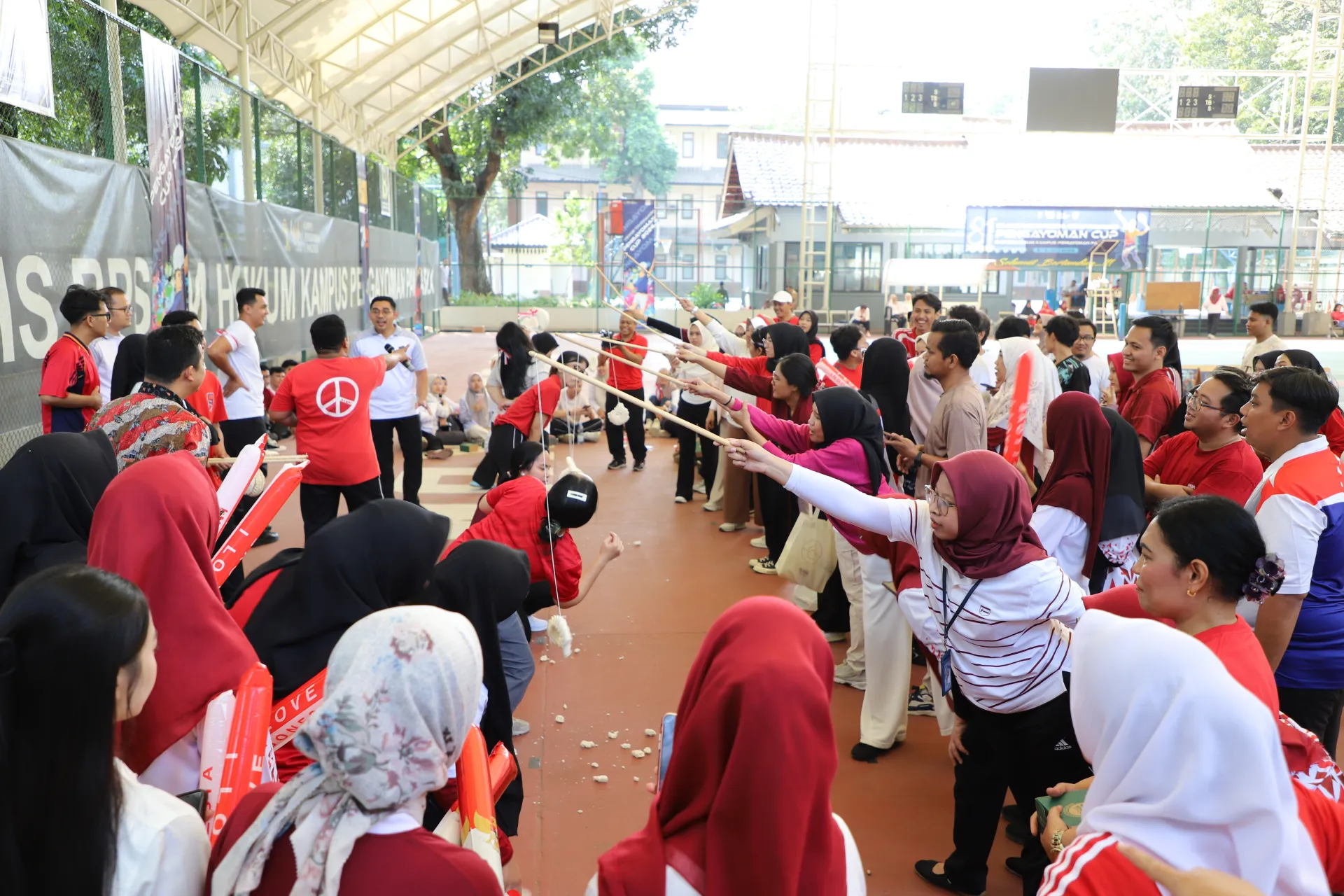 Lomba Tradisional Perkuat Kebersamaan dan Nasionalisme Pegawai BPSDM Hukum